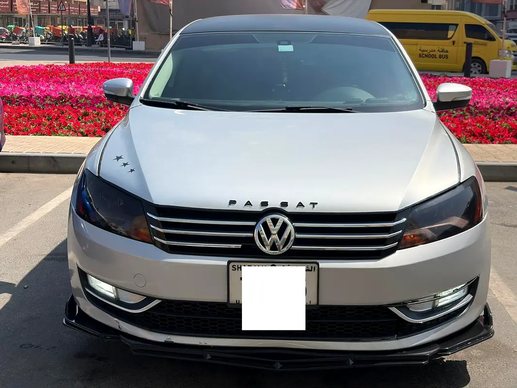 Volkswagen Passat 2015 — photo 1 of 9