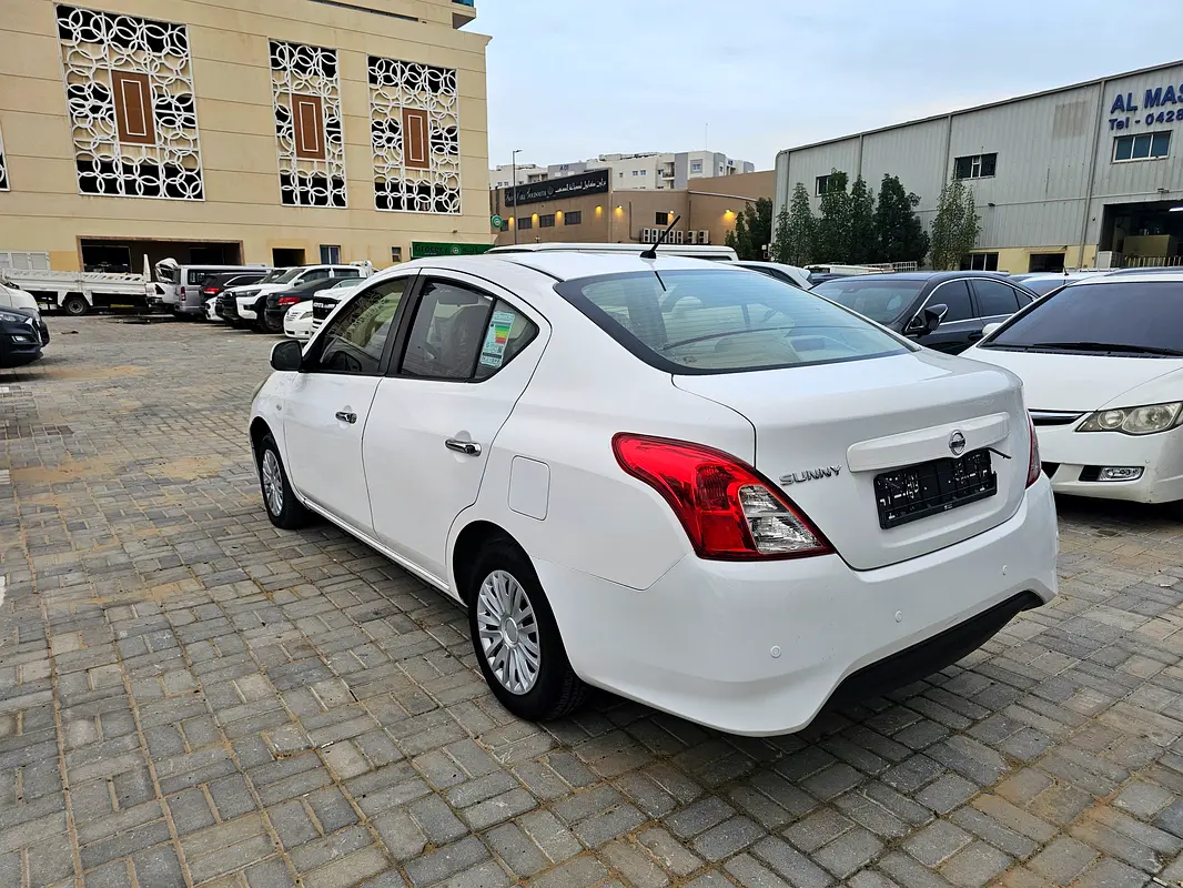 Nissan Sunny 2019 — photo 1 of 10