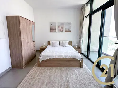 Studio Plus | Downtown Skyline View | Balcony