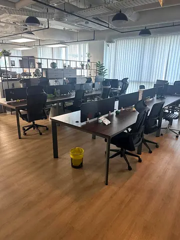 Complete Office Furniture for Sale – Chairs, Desks, Meeting Tables, Sofa Set, Pc’s.