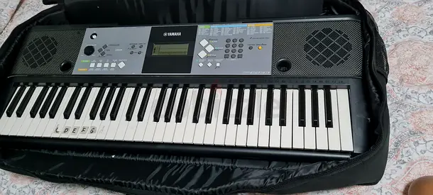 Yamaha PSR E233