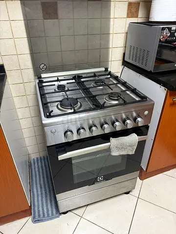 Used Stainless Steel 4-Burner Gas Cooker with Oven - Good Working Condition