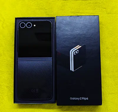 SAMSUNG GALAXY Z Flip6 256GB STORAGE