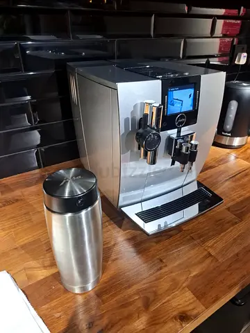JURA  j 9 - Fully Automatic Professional Coffee Machine  same like new freestanding