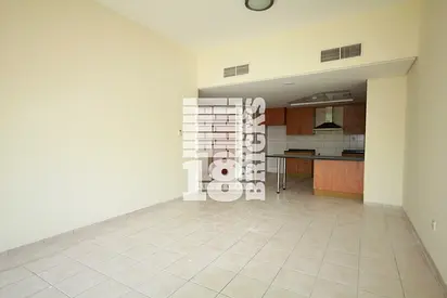 Vacant | 2 Bed + Store | Near Metro