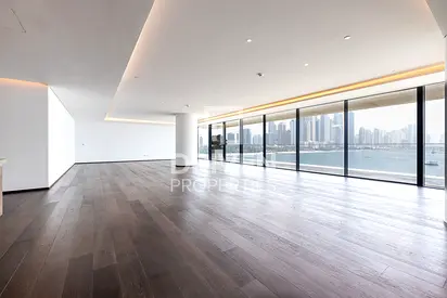 Luxury Waterfront Penthouse W/ Sea Views