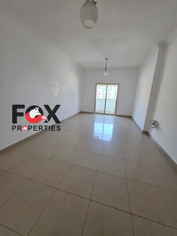 للإيجار السنوي شقة مميزة في عجمان – النعيمية 3، غرفتين وصالة بتصميم عملي ومساحات مريحة تناسب العائلات، تقع في موقع حيوي قريب من الأسواق والمطاعم ووسائ