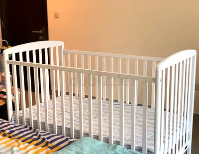 Juniors baby crib