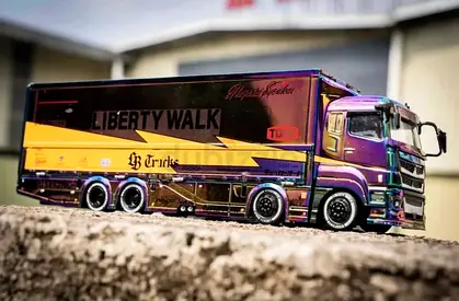 GCD x Liberty Walk Mitsubishi Fuso LBWK Truck Electroplated Chameleon Purple | 2026 Hobby Expo China