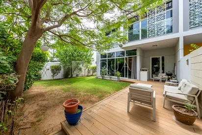 Single Row | Upgraded | Closed Kitchen