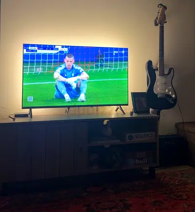 40 inch frameless Krypton HD Smart LED TV in good working condition with stand and ambient backlight