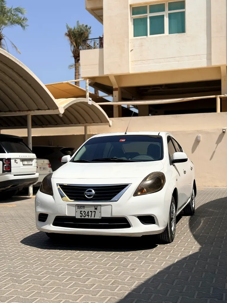 Nissan Sunny 2013 — photo 1 of 11