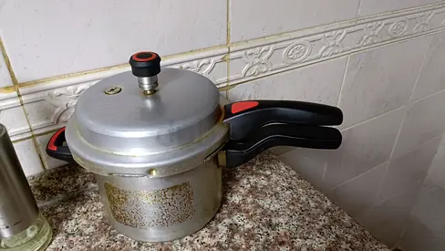 Aluminium pressure cooker 3 litres for urgent sell