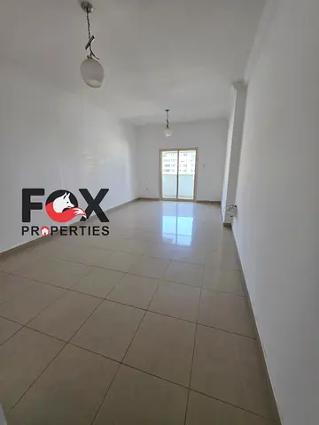 شقة غرفتين وصالة للإيجار في النعيمية 3 عجمان | شهر مجاني، 2 حمام، بلكونة، 43,000 درهم سنويًا، 4 أو 6 دفعات