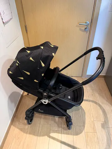 gb Swan Carbon stroller - black