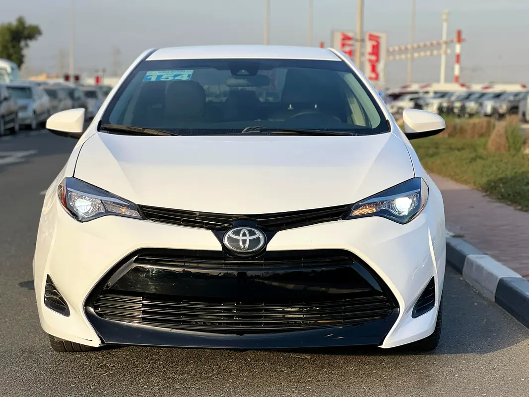 Toyota Corolla 2019 — photo 1 of 16