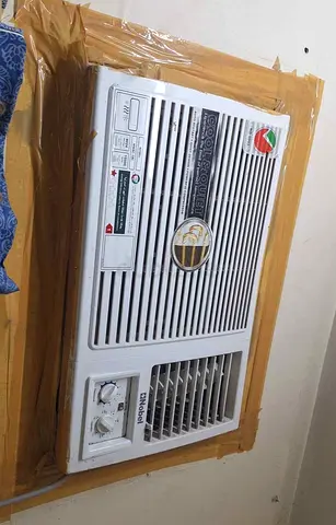 Used Window Air Conditioner - very good Condition like new
