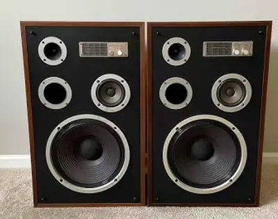 Pair of Vintage Floor-standing Stereo Speakers 3 way - Good Condition made in USA