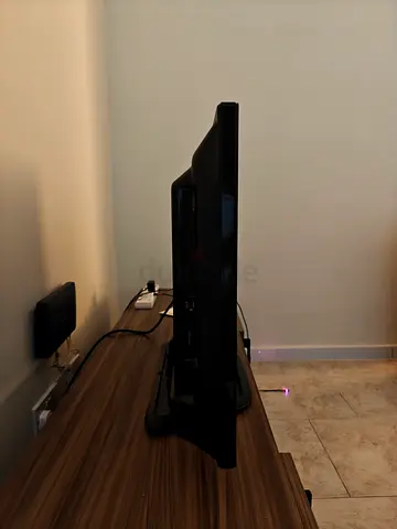Slim LG LED TV in Good Working Condition - 32 inch (side view shown)