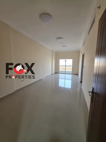 لإيجار شقة غرفتين وصالة الجرف 3 قريبة من السوق الصيني قريبة من المحلات التجارية، السوبرماركت، والمطاعم سهولة الوصول إلى الطرق الرئيسية والمواصلات