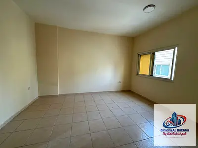 شقة غرفة وصالة للإيجار في المجرة الشارقة بإطلالة بحرية تكييف وغاز مركزي موقع مميز سكن مريح قريب من الخدمات مع 4 دفعات