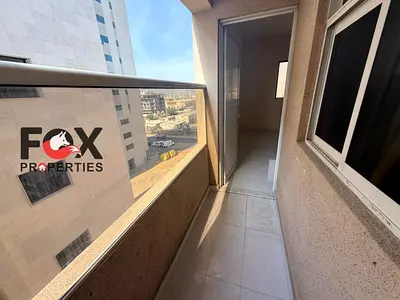 شقة غرفة وصالة للإيجار السنوي في الجرف 3 مناسبة لسكن الموظفين موقع مميز قريب من الخدمات مع بلكونة ومساحات مريحة