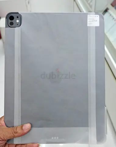 IPAD PRO 13inch m5 256 GB STORAGE 0 cycle charge