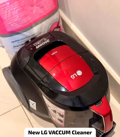 LG Canister Vacuum Cleaner 2000W - excellent Condition with box