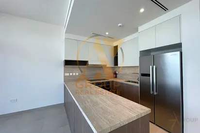 Ready To Move 3 Beds Close To The Park And Pool