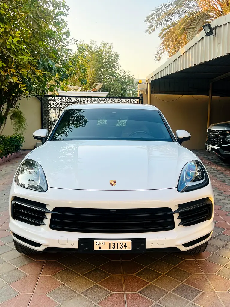 Porsche Cayenne 2019 — photo 1 of 13