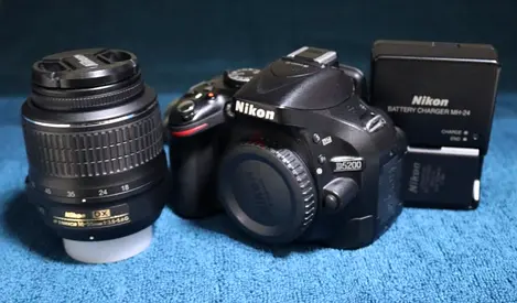 NIKON D5200 CAMERA.