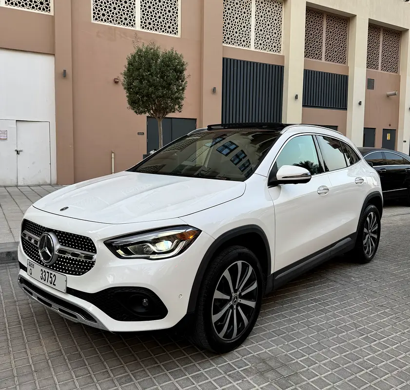 Mercedes-Benz GLA-Class 2023 — photo 1 of 16