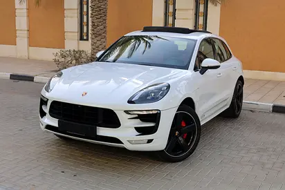 PORSCHE MACAN GTS - UNDER WARRANTY FROM PORSCHE - ACCIDENT FREE - FULL SERVICE HISTORY FROM AGENCY -