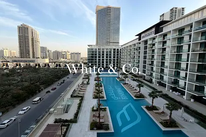 Pool View | Corner Unit | Fitted Kitchen