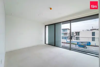 Single Row 3BR | Near Clubhouse | Large Plot