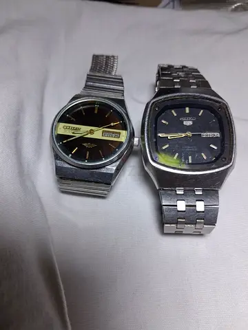 Two Vintage Seiko Automatic Mens Watches - Stainless Steel