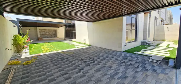 للبيع فيلا في الحوشي – مساحة واسعة وتصميم عائلي مميز