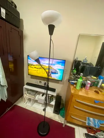 Floor lamp in excellent condition for sale
