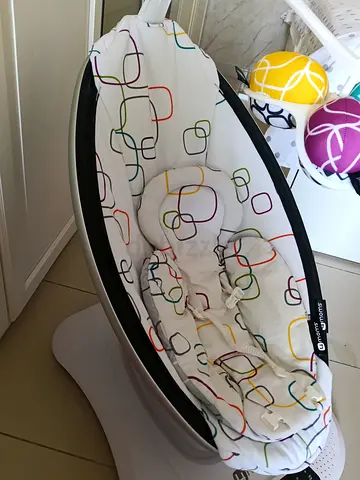 4moms MamaRoo Baby Swing in White with Multi-Color Insert - Good Condition