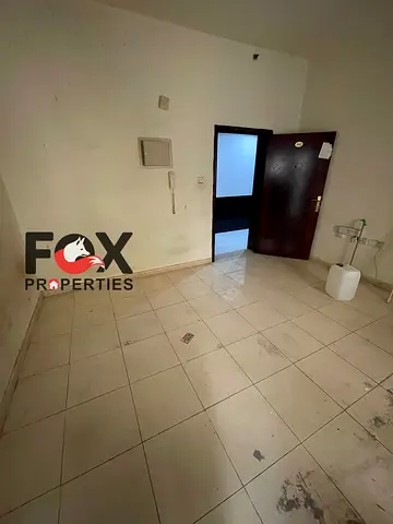 بسعر مميز للغايه | علي شارع الكويت | مع تسهيلات في الدفع | مع بلكونه | تامين شيك | سهوله الخروج الي الشارقه ودبي | قريب من جميع الخدمات