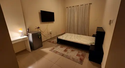 SINGLE LADY ONLY, MASTER ROOM WITH ATTACHED TOILET  BALCONY NEAR MOE