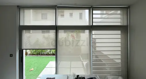 Set of plastic sheer blinds (Light Filtering)