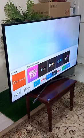 SAMSUNG 55 INCH 4K ULTRA HDR SMART TV LIKE BRAND NEW