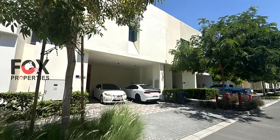 فيلا فاخرة 3 غرف ماستر مع مسبح وحديقة للإيجار السنوي  في الزورا عجمان، غرفة خادمة، تصميم عصري، موقع راقي وهادئ قريب من جميع الخدمات