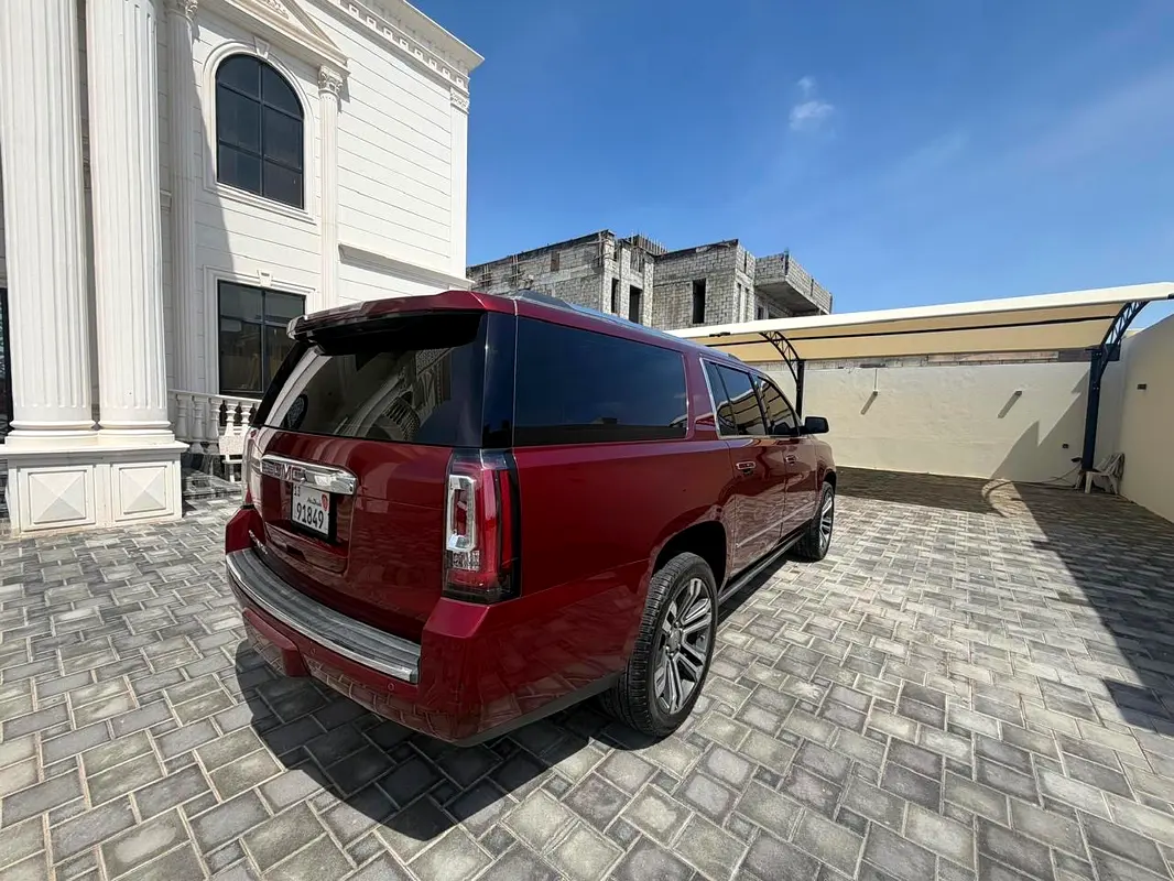 GMC Yukon 2017 — photo 1 of 4