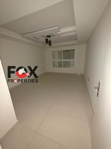 اول ساكن \ بمساحات كبيره وموقع مميز للغايه \ مع بلكونه وغفه ماستر \وصاله بمساحه \ومطبخ كبير للغايه \وديكورات حديثه \ وخزائن في الجدار