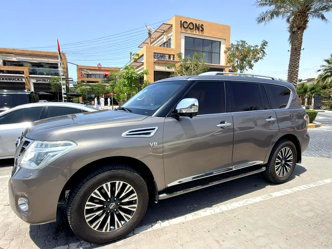 Nissan Patrol 2016 — photo 1 of 11