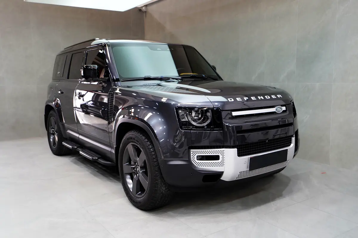 Land Rover Defender 2024 — photo 1 of 13