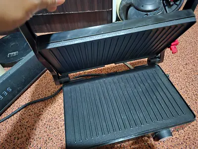 1600w, Electric Sandwich/Grill Press - Compact Non-stick Plates