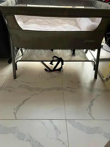 Juniors bedside bassinet / co-sleeper in good condition